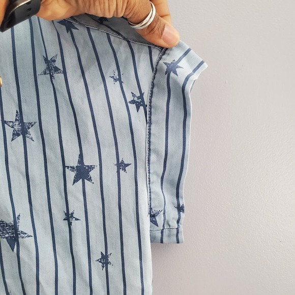 Jane + Delancey Blue Stars & Stripes Short Sleeve Button Down Top Size L - Picture 3 of 8